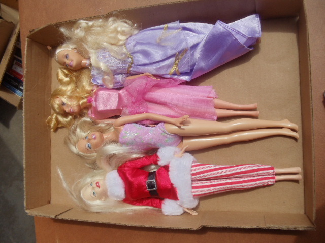 lot 18 image: Barbies