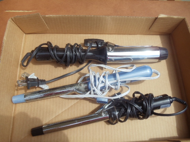 lot 21 image: Curling Irons