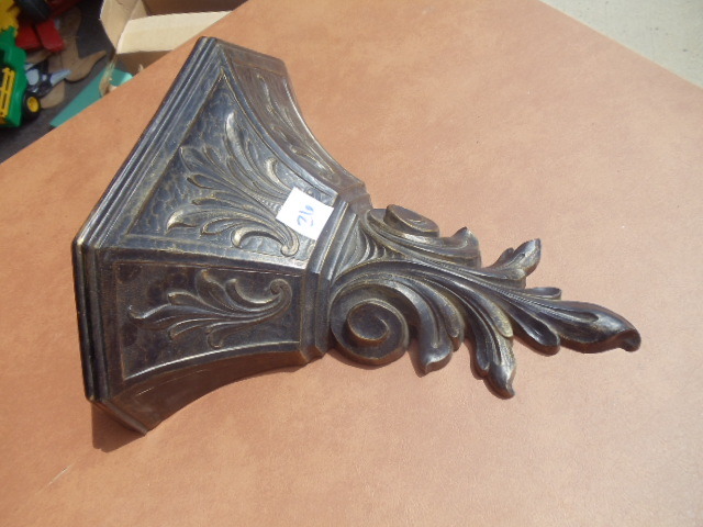 lot 26 image: Wall Dcor