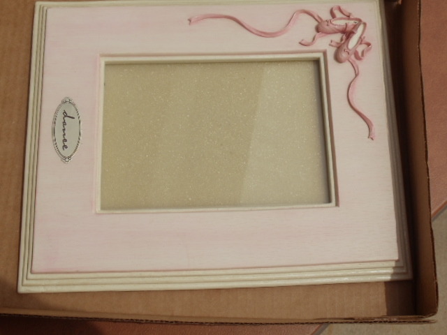 lot 28 image: Picture Frame
