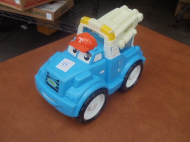 lot 49 image: Tonka Tow Truck