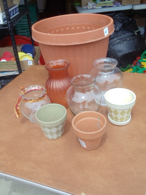 lot 69 image: Pot & Vases