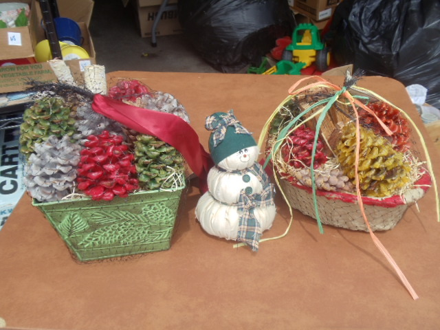 lot 71 image: Fire Starter Kits & Snowman