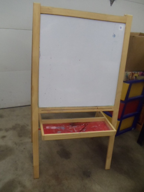 lot 90 image: 2 Sides Easel