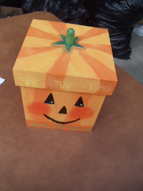 lot 143 image: Pumpkin Items