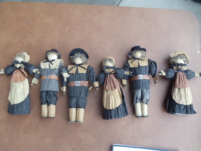 lot 160 image: Corn Husk Pilgrims
