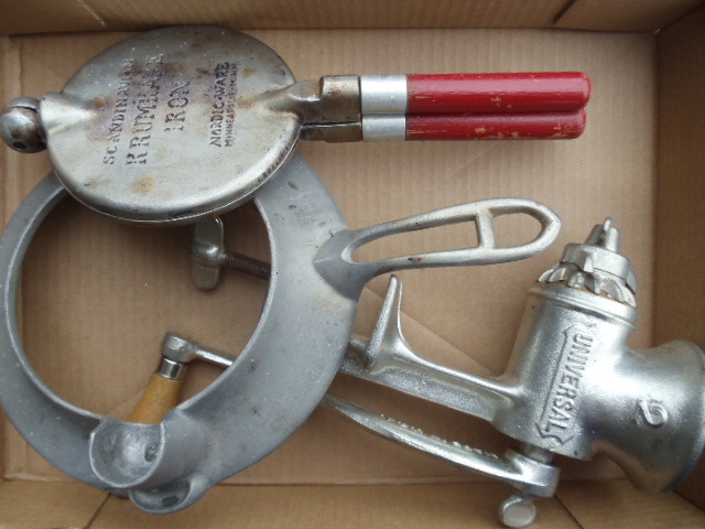 lot 187 image: Krumkake Iron & Chopper