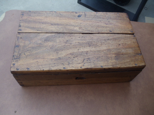 lot 190 image: Wood Box
