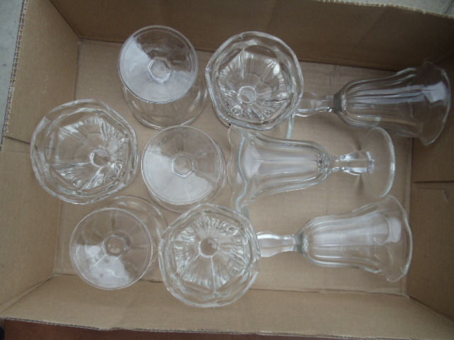 lot 196 image: Sundae Dishes