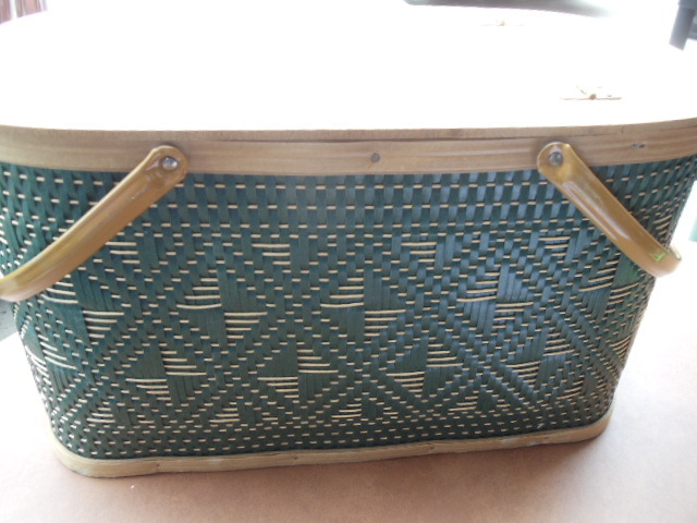 lot 198 image: PicnicSewing Box