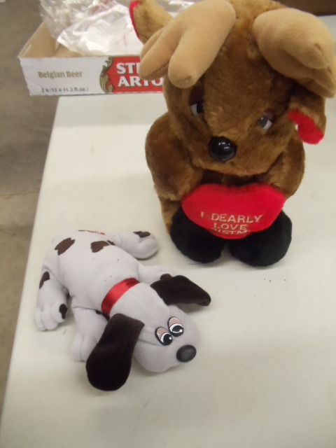 lot 225 image: Stuffed Animals