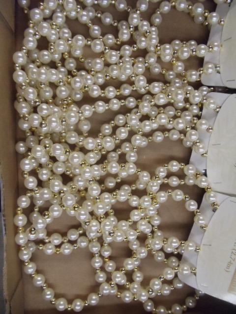 lot 228 image: Bead Garland