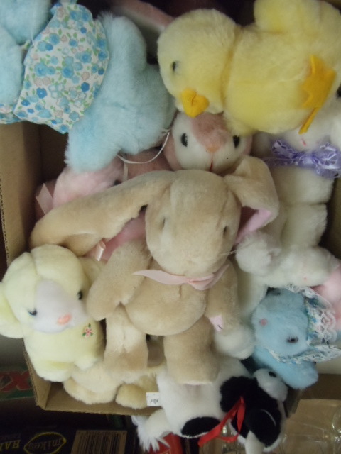 lot 230 image: Stuffed Animals