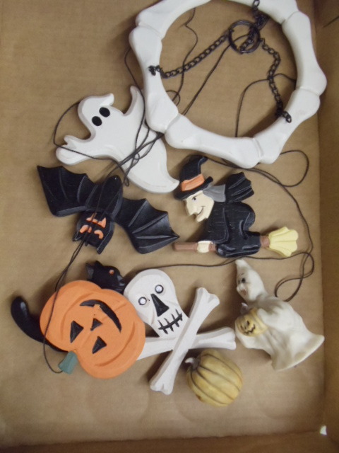lot 232 image: Halloween Mobile