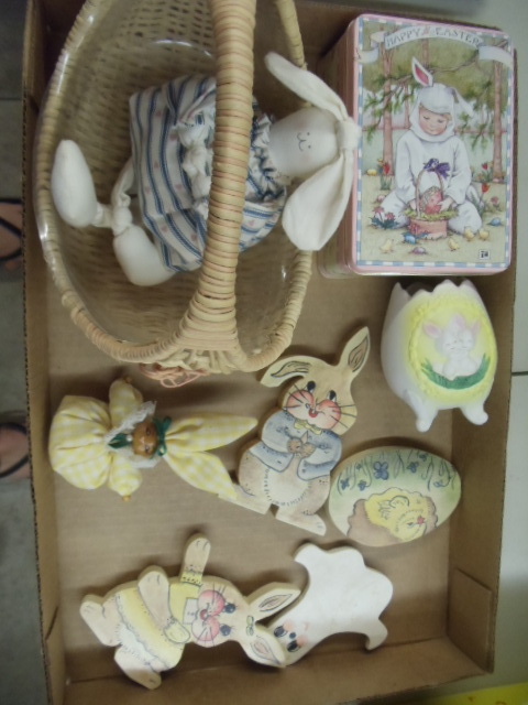 lot 233 image: Easter Dcor