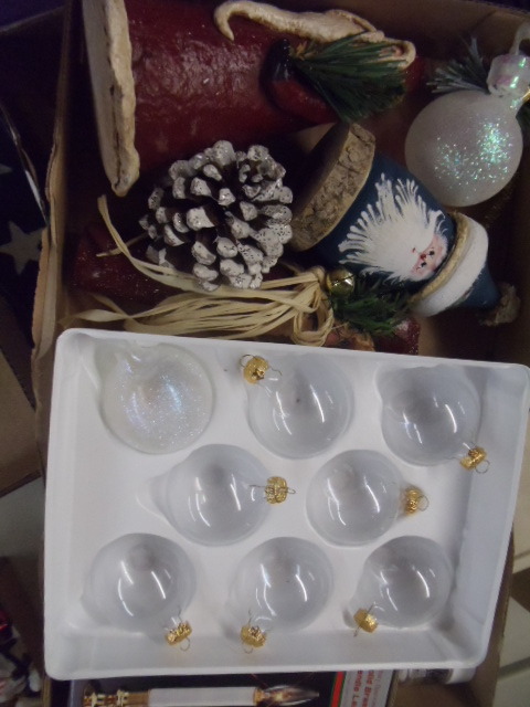 lot 239 image: Christmas OrnamentsDcor