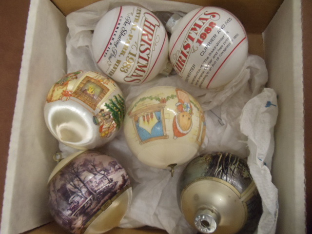lot 270 image: Christmas Bulbs