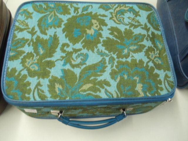lot 277 image: Suitcase & Rosemaling Manuals
