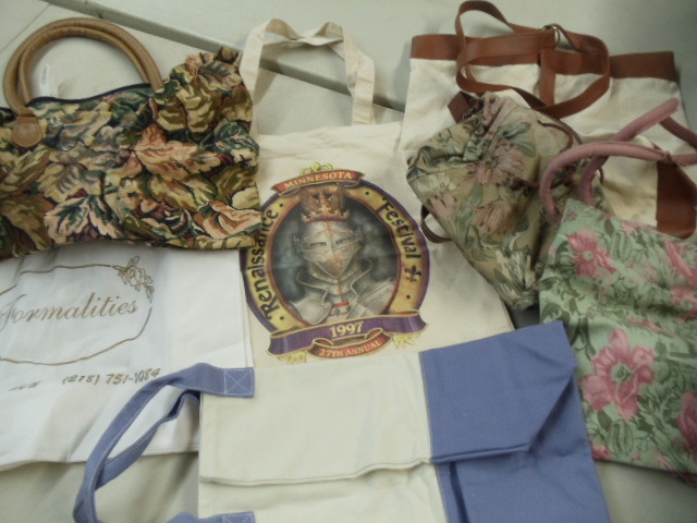 lot 281 image: Bags