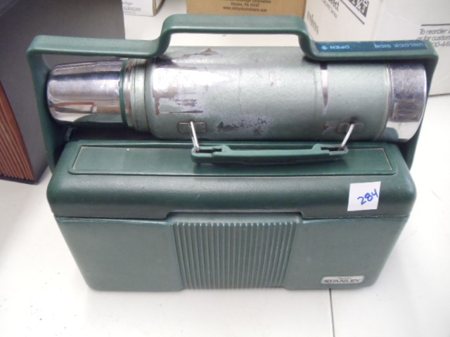 lot 284 image: Lunch Box & Thermos