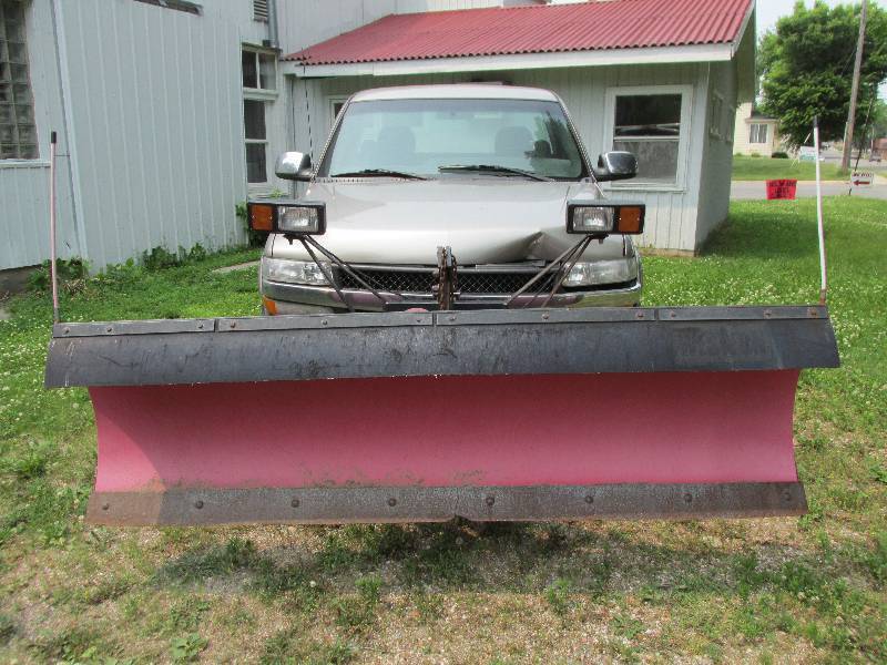 2001 Chevrolet Silverado HD 2500 LS Truck with plow - No Reserve