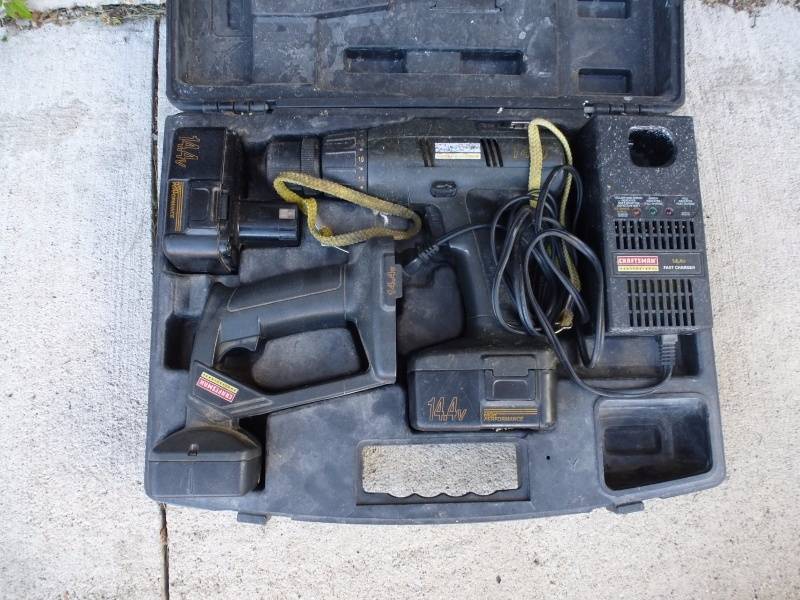 Craftsmen Cordless drill set