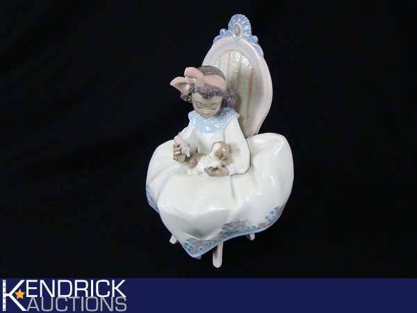 lot 1 image: Retired Mint Condition Rare LLADRO Figurine #5908 Just a Little More