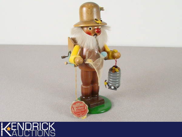 lot 2 image: Mint Condition Vintage Steinbach Musical Bee Keeper with Hang Tag