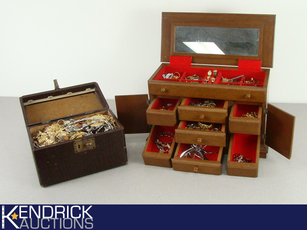 lot 8 image: Large Lot of Vintage Costume Jewelry in 2 Jewelry Boxes