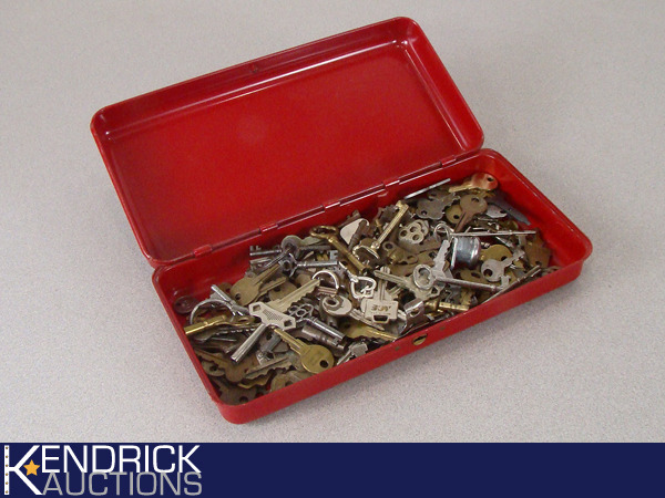 lot 22 image: Lot of of Skeleton, and Vintage Keys in Mint Condition P.N. Co. Box