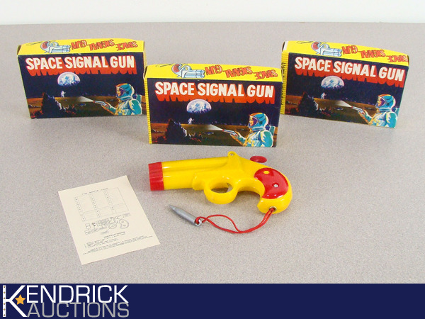 lot 28 image: 3 Vintage 1960s Mint in Box Space Signal Guns