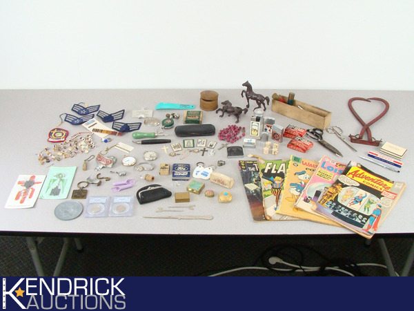 lot 30 image: Large Lot of Miscellaneous Collectibles