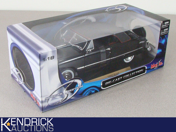 lot 39 image: NIB 118 Maisto 1950 Ford