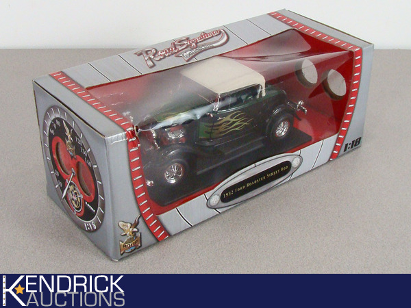 lot 50 image: NIB 118 Road Signature 1932 Ford Roadster Street Rod