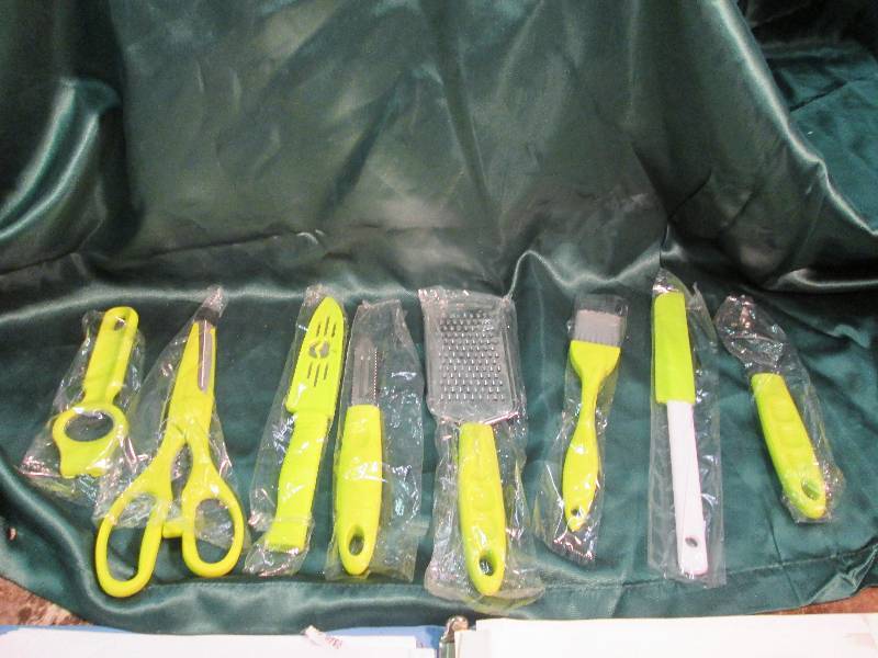 8 pc.  Kitchen Utensil Set...