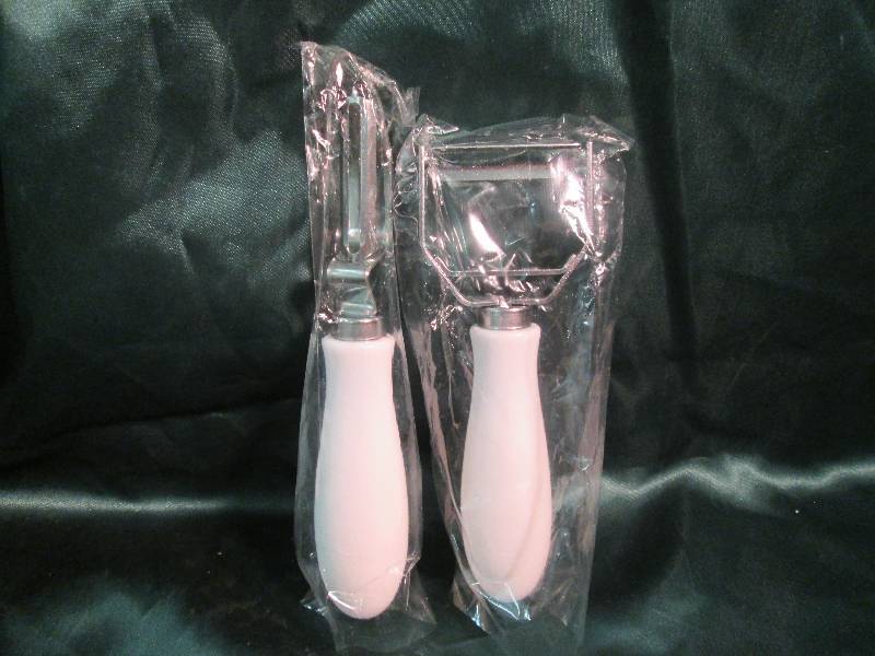 Peelers With White Handles 2 pc. Se...