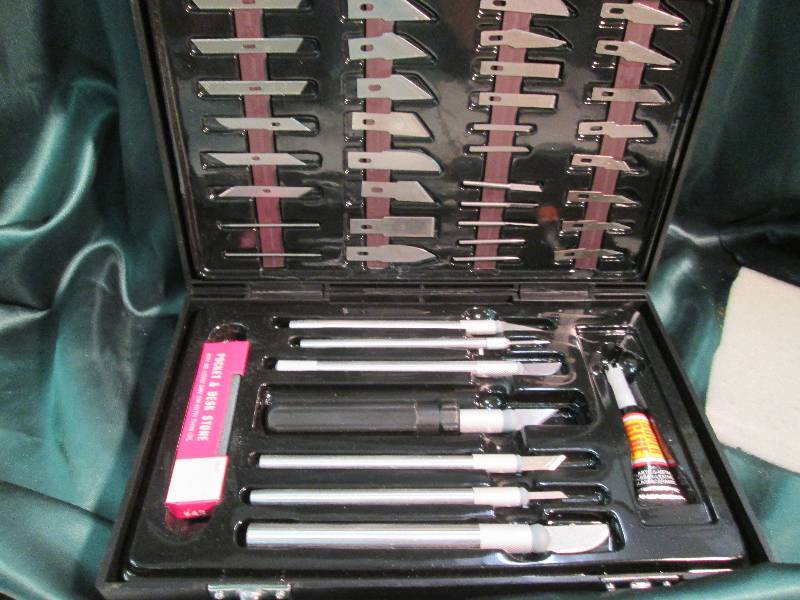 New, Small cutting tool set with bl...