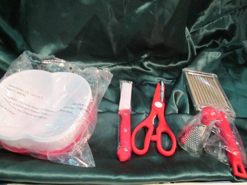 5 pc. Gift Set, Bowl w Lid, Small ...