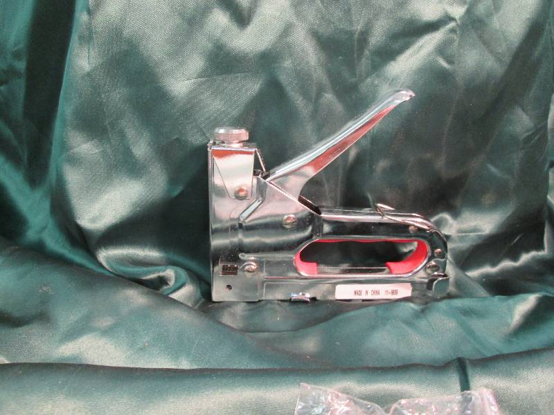 New 4 In. Stapler W 4 Packs of Sta...