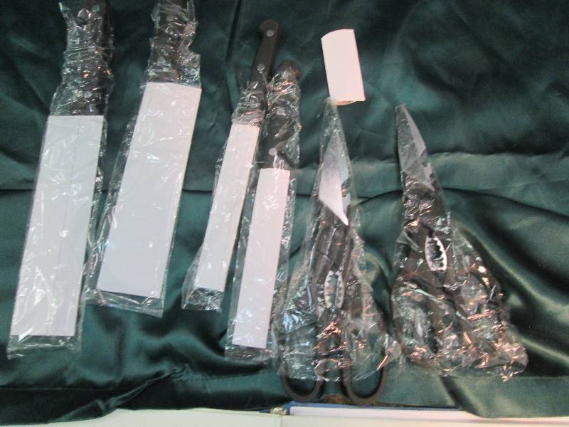 2 Chopping Knives,2 small Knives, 2...