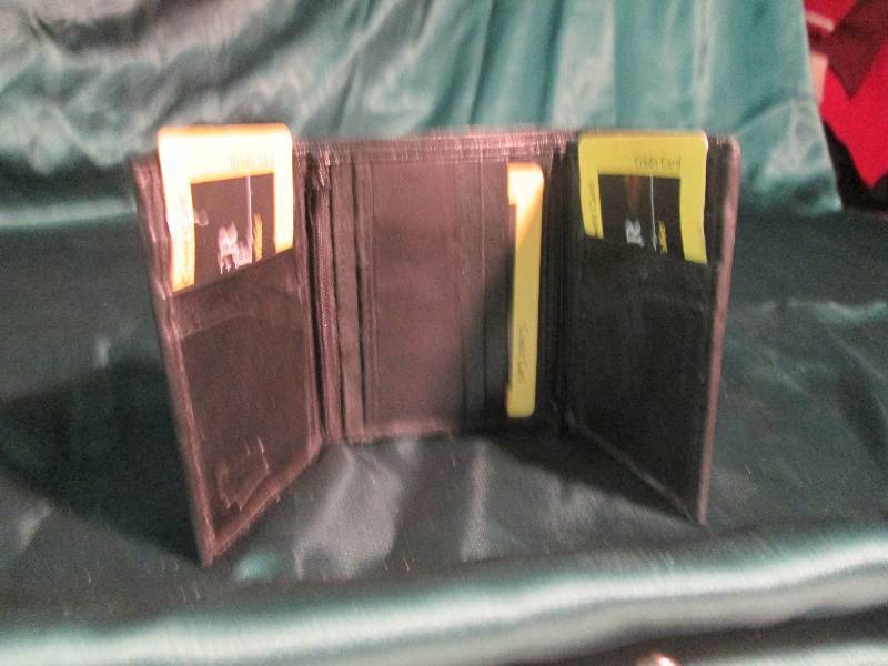 Mens Black Leather Wallet...