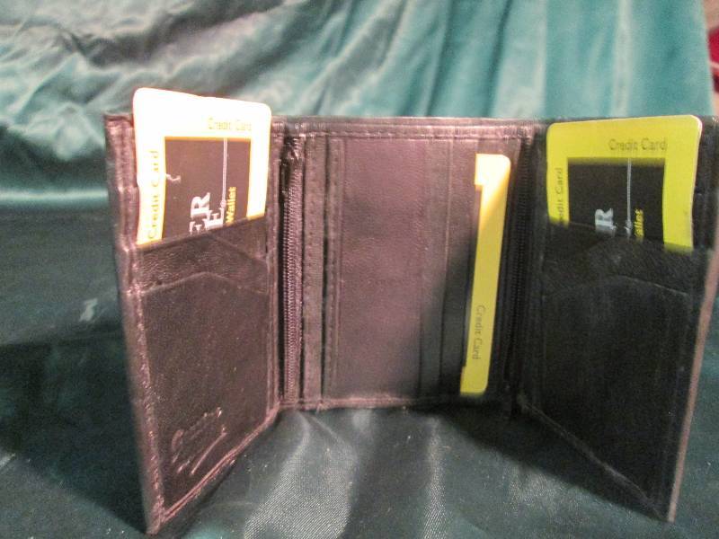 Mens Black Leather Wallet...