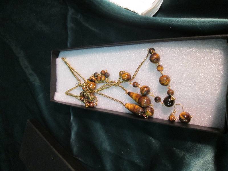 New Jewelry Necklace and Earing Set...