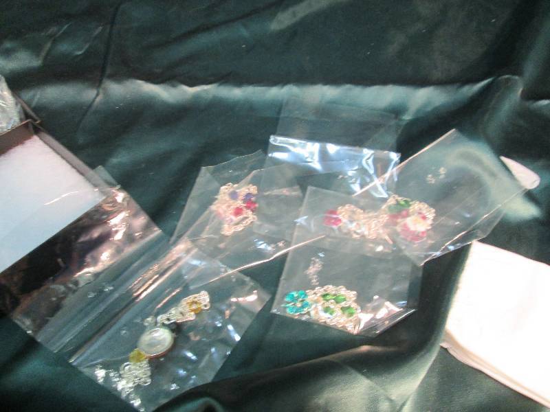New Jewelry Holiday Bracelet Set Ch...