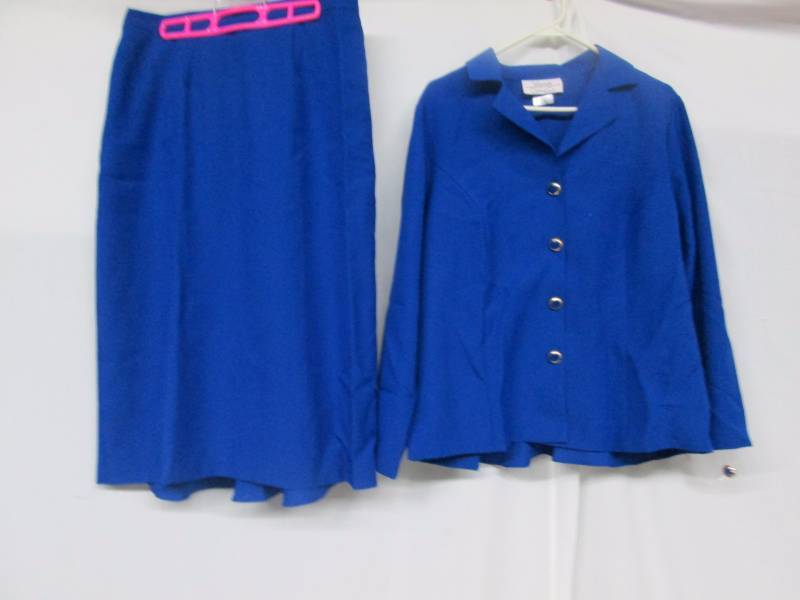 Westside Womens Ruffle Back Suit