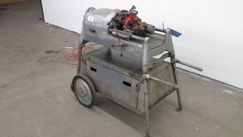 lot 1 image: Rigid 535 Threader