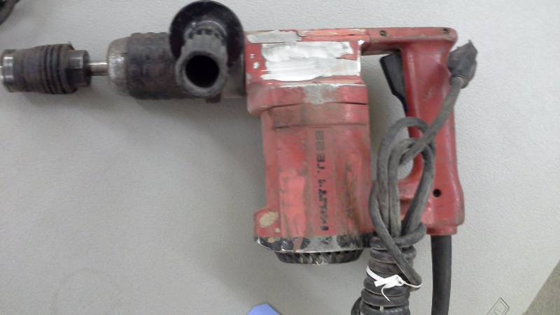 lot 5 image: Hilti TE22 Hammer Drill (1)