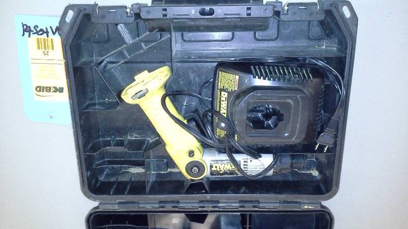 lot 25 image: Cordless Dewalt Kit (Untested) (1)