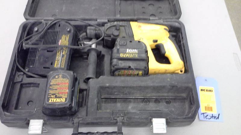 lot 22 image: Dewalt Cordless Hammer Drill (Tested and Works) (1)