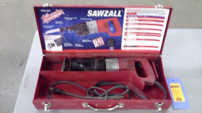 lot 19 image: Milwaukee Sawzall Reciprocating Saw (1)